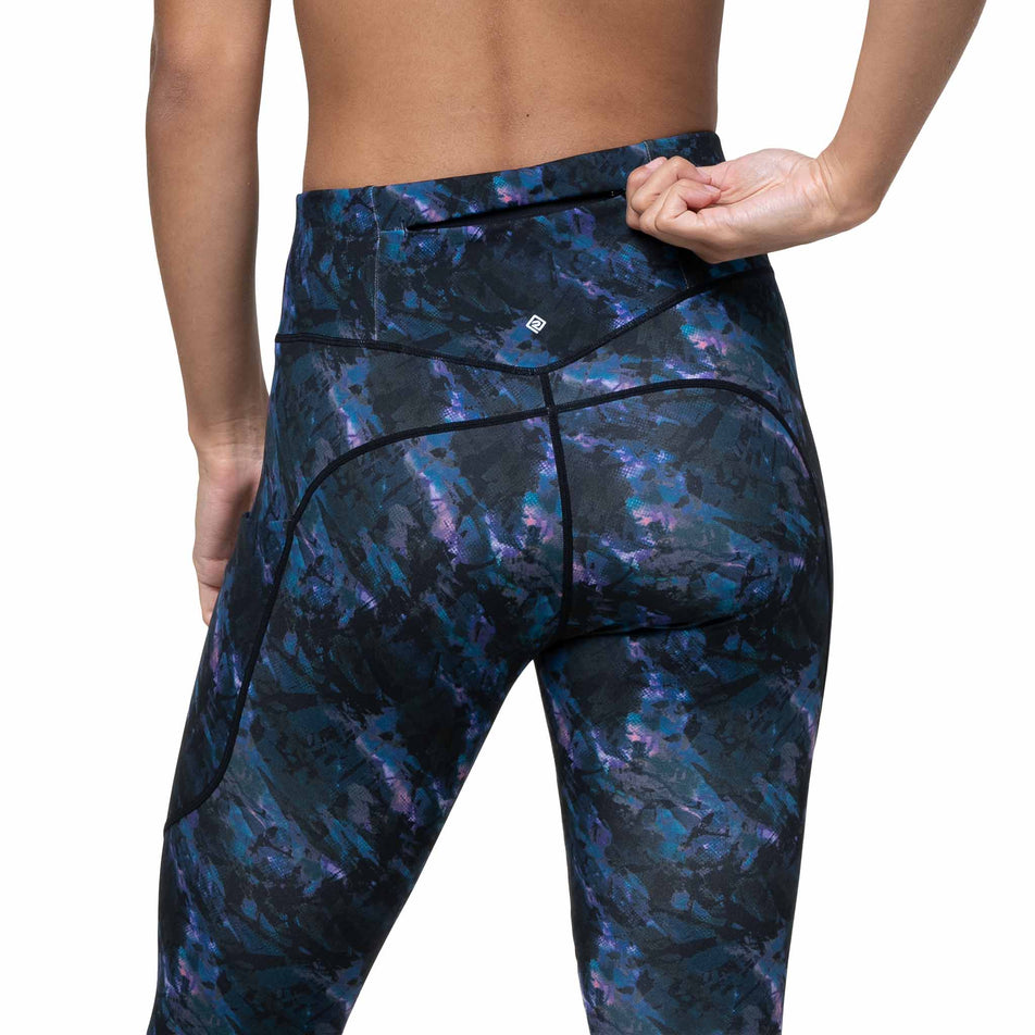 The zip pocket on the back of the Ronhill Women's Tech Tight in the Cosmic colourway. (8747579211938)
