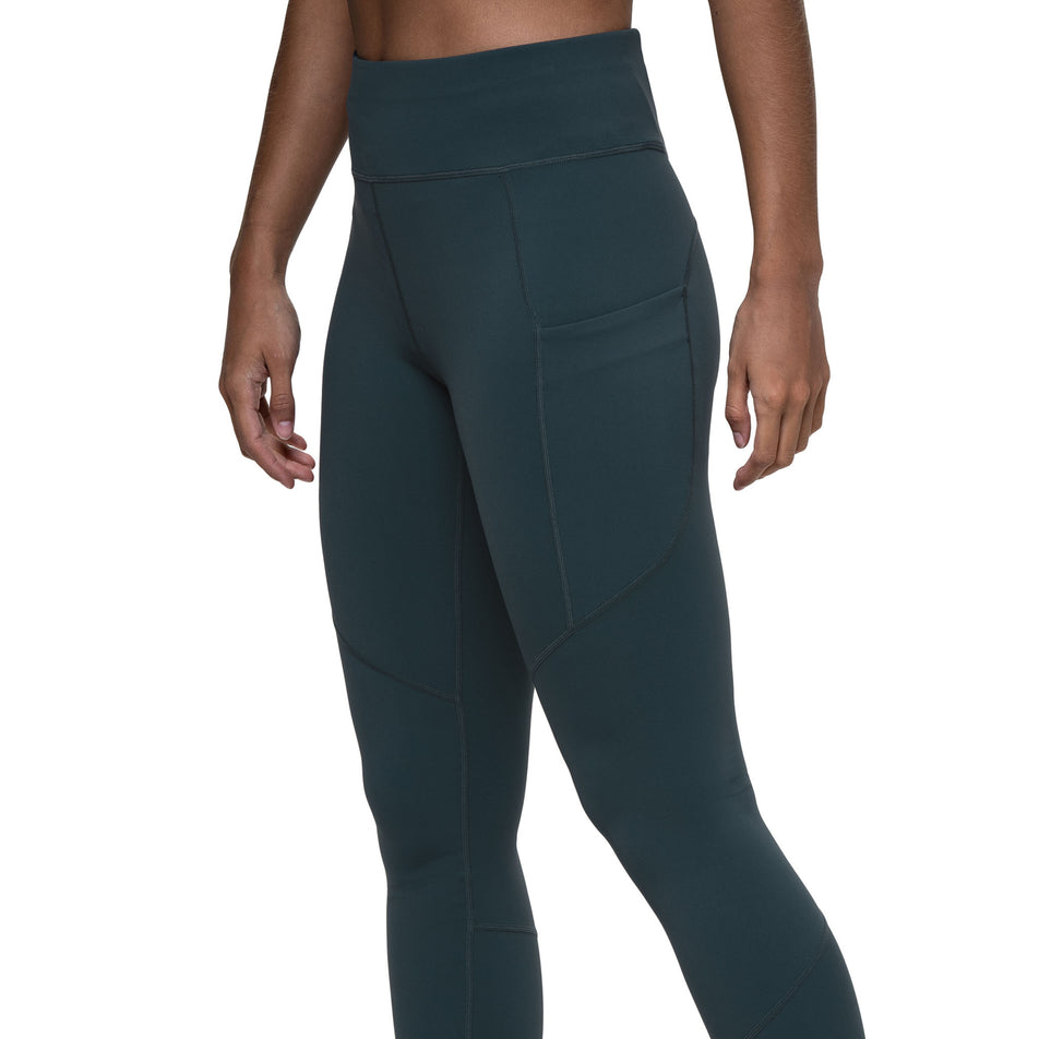 Angled view of a model wearing the Ronhill Women's Tech Tight in the Evening Haze colourway. (8742711853218)