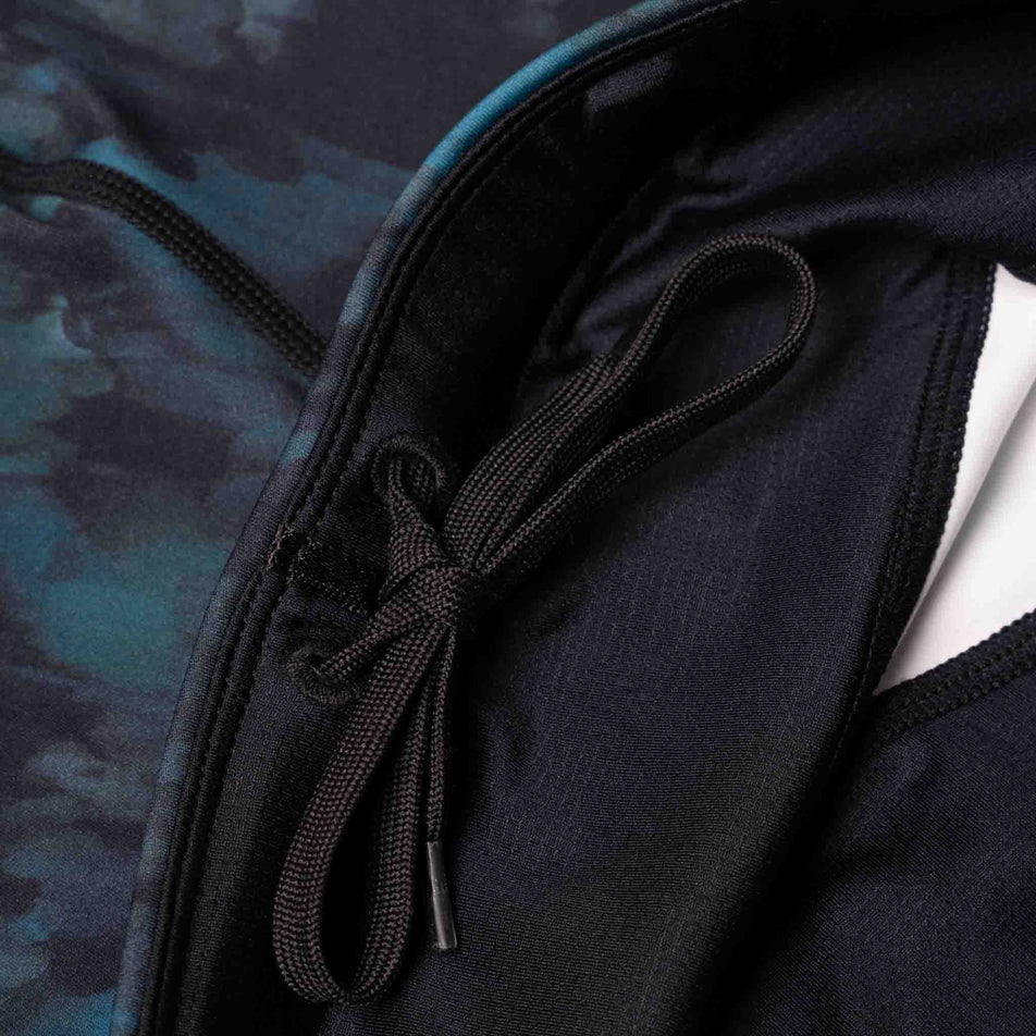 The internal drawcord on the Ronhill Women's Tech Tight in the Mallard Mist colourway. (8564972159138)