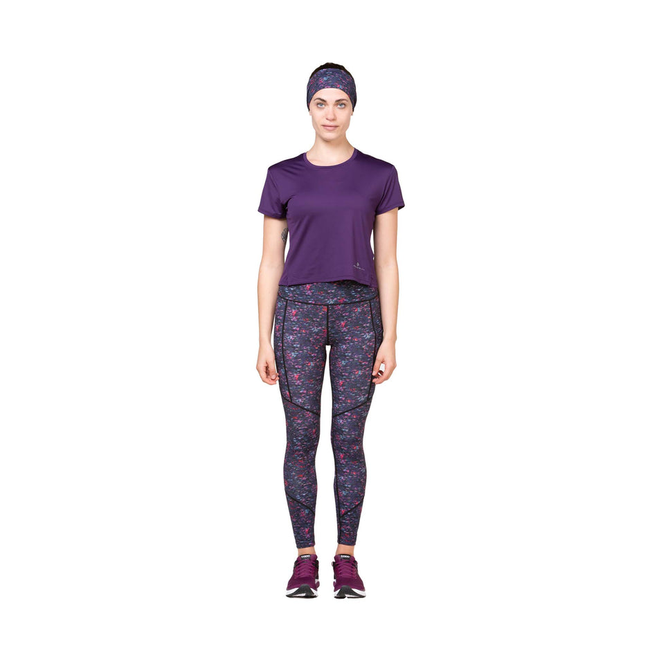 Front view of a model wearing the Ronhill Women's Tech Tight in the Dark Navy Twilight colourway. (8564970979490)