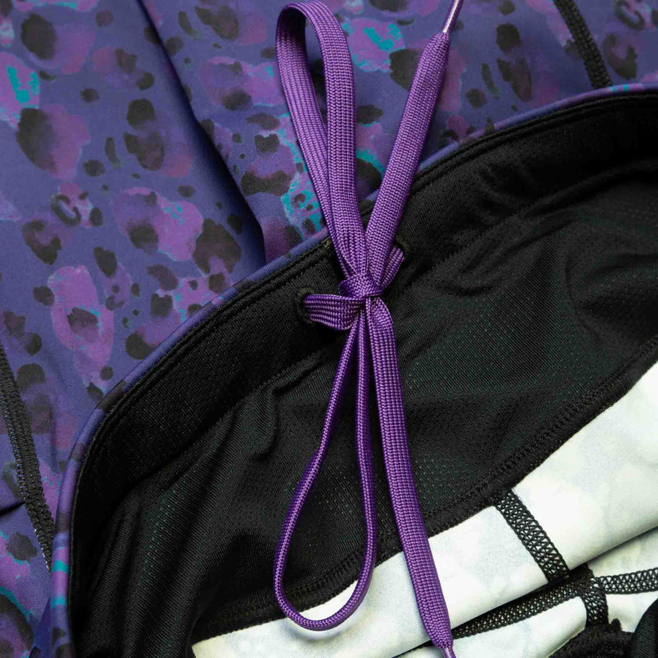 Close-up of the draw cord on the waistband of the Ronhill Women's Tech Crop Tight. (8490052518050)