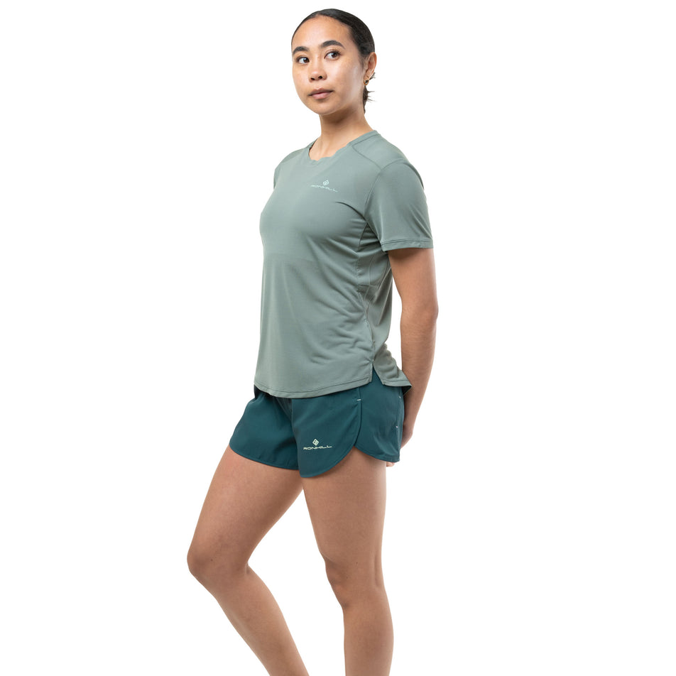 Front view of a model wearing the Ronhill Women's Tech 4.5