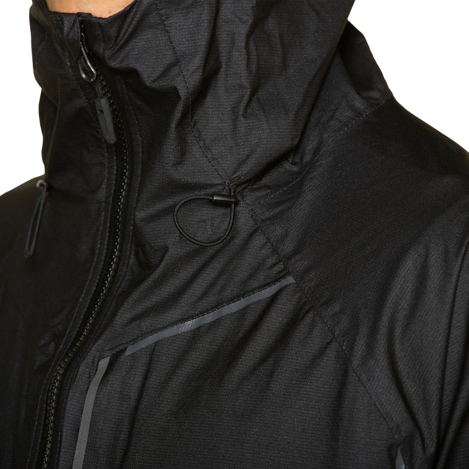 Close-up of the Ronhill Men's Tech Fortify Jacket's fabric. Jacket is being worn by the model. (8490250829986)