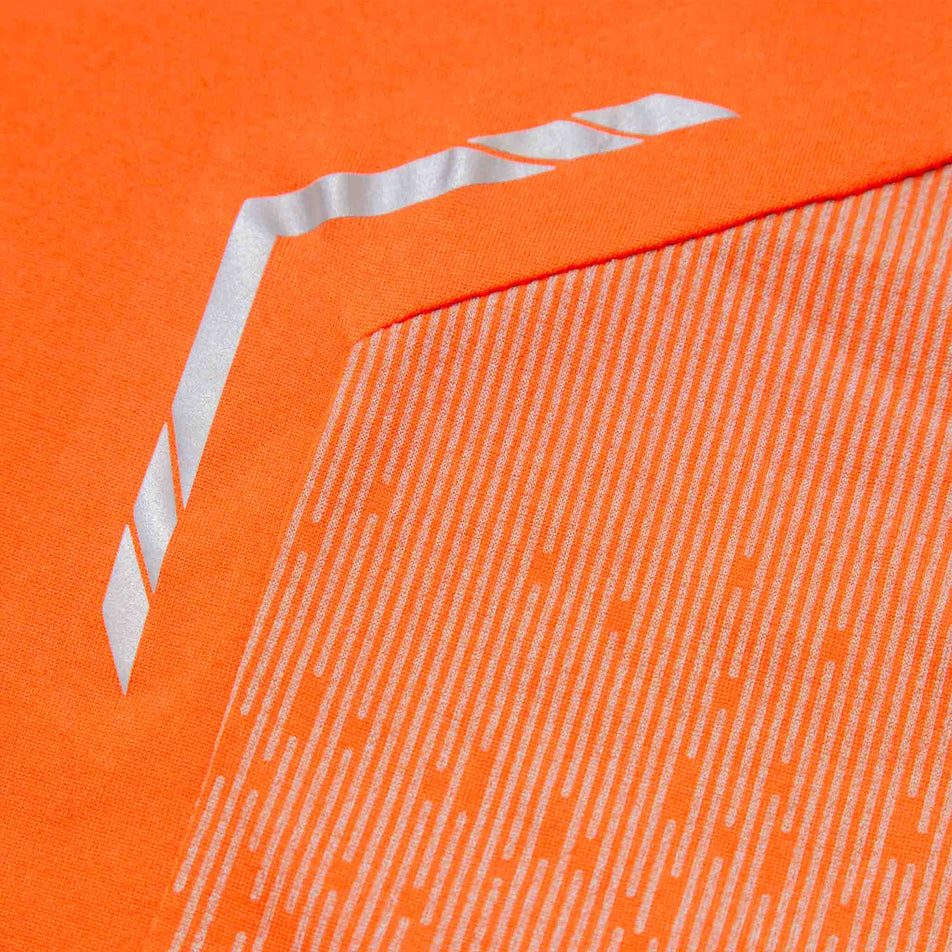 Close-up of the fabric detail on a Ronhill Men's Tech L/S Tee. (8490208952482)