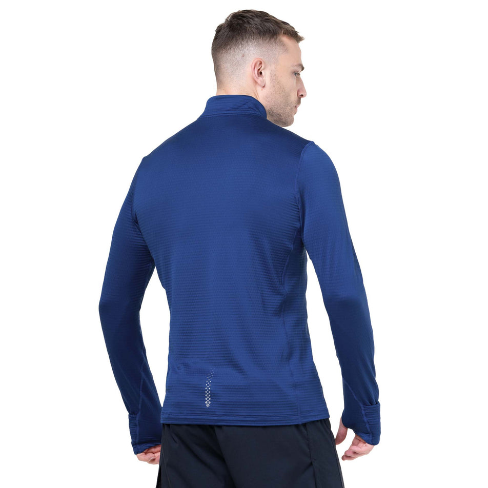 Back view of a model wearing the Ronhill Men's Tech Winter 1/2 Zip in the Ocean/Electric Blue colourway. (8748496224418)