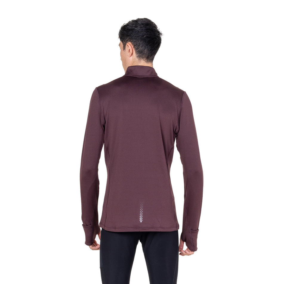 Back view of a model wearing the Ronhill Men's Tech Winter 1/2 Zip in the Espresso/Black colourway.