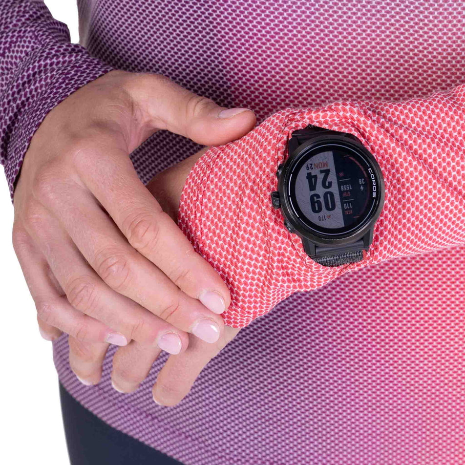 The watch window on the Ronhill Women's Tech Golden Hour L/S Tee in the Blue Violet Merge colourway.