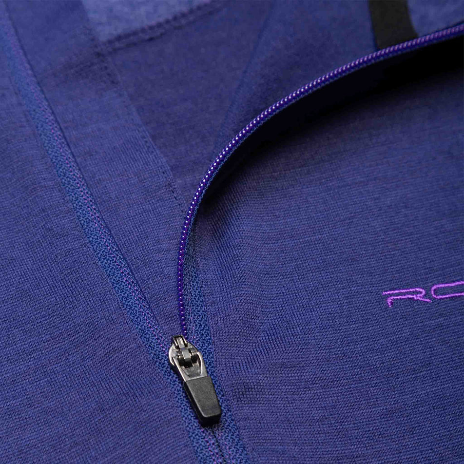 Close-up of the zip on the front of the Ronhill Women's Tech Merino 1/2 Zip in the Deep Ocean/Regal Purple colourway. (8489925181602)