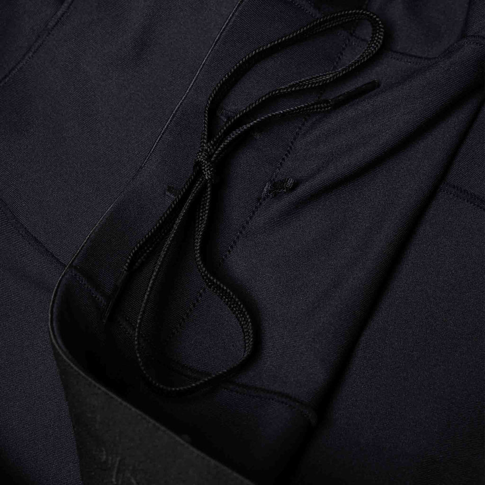 Close-up view of the internal drawcord in the Ronhill Men's Tech All-Terrain 8