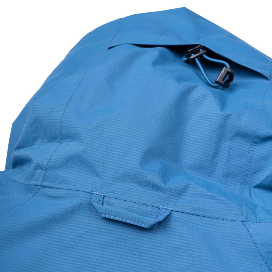 Close-up view of the back of the Ronhill Men's Tech Storm Jacket in the Glacier/Ronhill Red colourway.