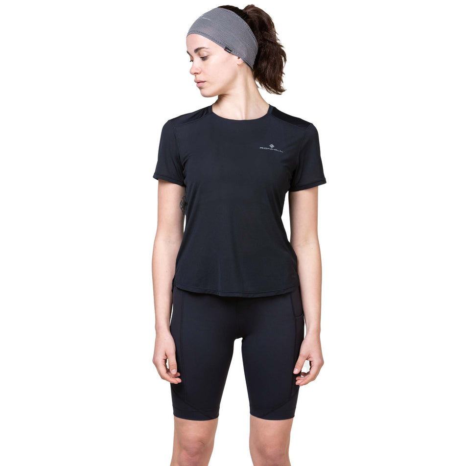 Front view of a model wearing the Ronhill Women's Tech S/S Tee in the All Black colourway. (8564967800994)