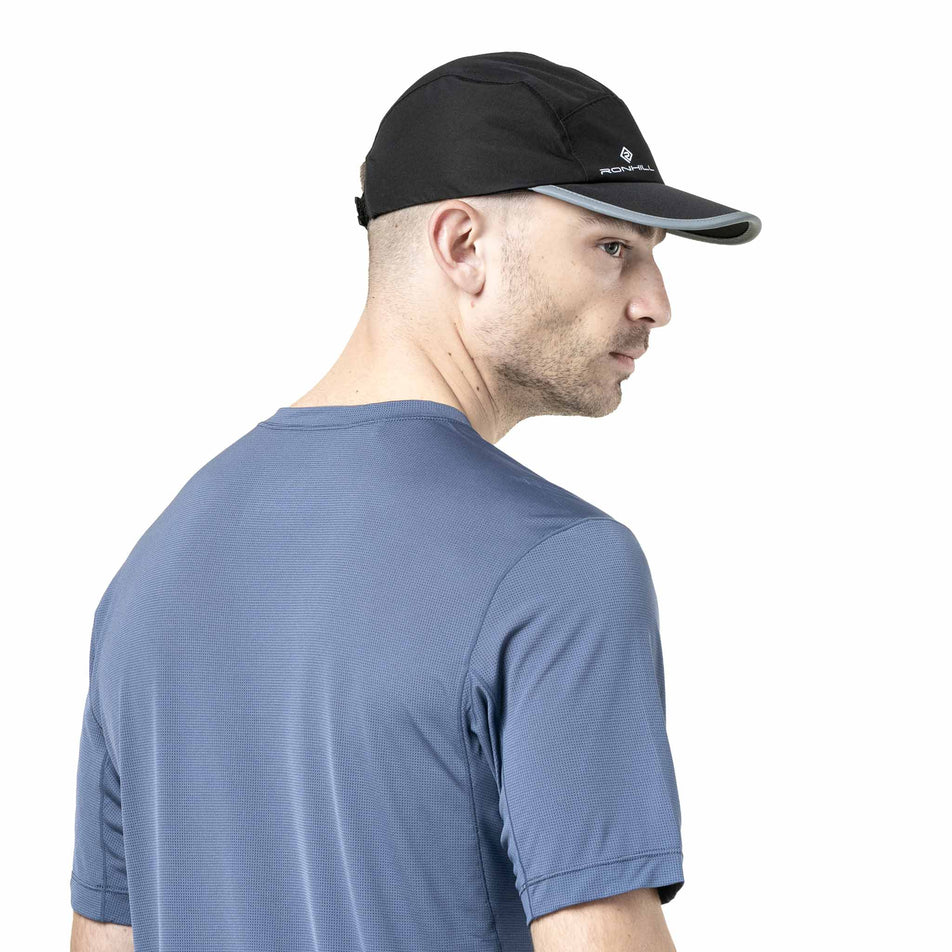 Back view of a model wearing the Ronhill Men's Tech S/S Tee in the Anchor/Electric Blue colourway. (8742891225250)