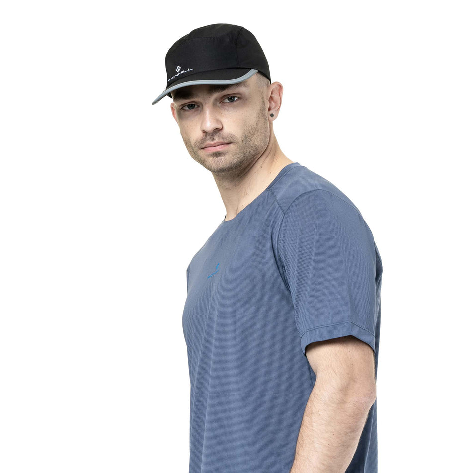 Angled view of a model wearing the Ronhill Men's Tech S/S Tee in the Anchor/Electric Blue colourway. (8742891225250)