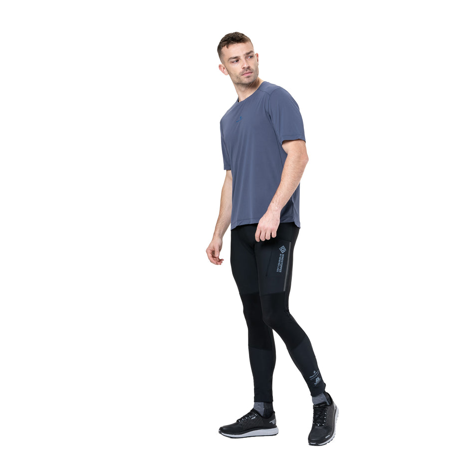 Angled view of a model wearing the Ronhill Men's Tech S/S Tee in the Anchor/Electric Blue colourway. (8742891225250)