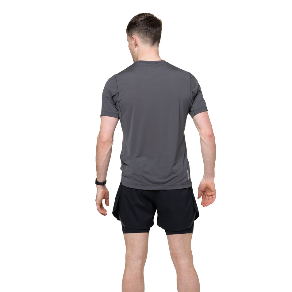 Back view of a model wearing the Ronhill Men's Tech S/S Tee in the Oxide/Ronhill Red colourway.