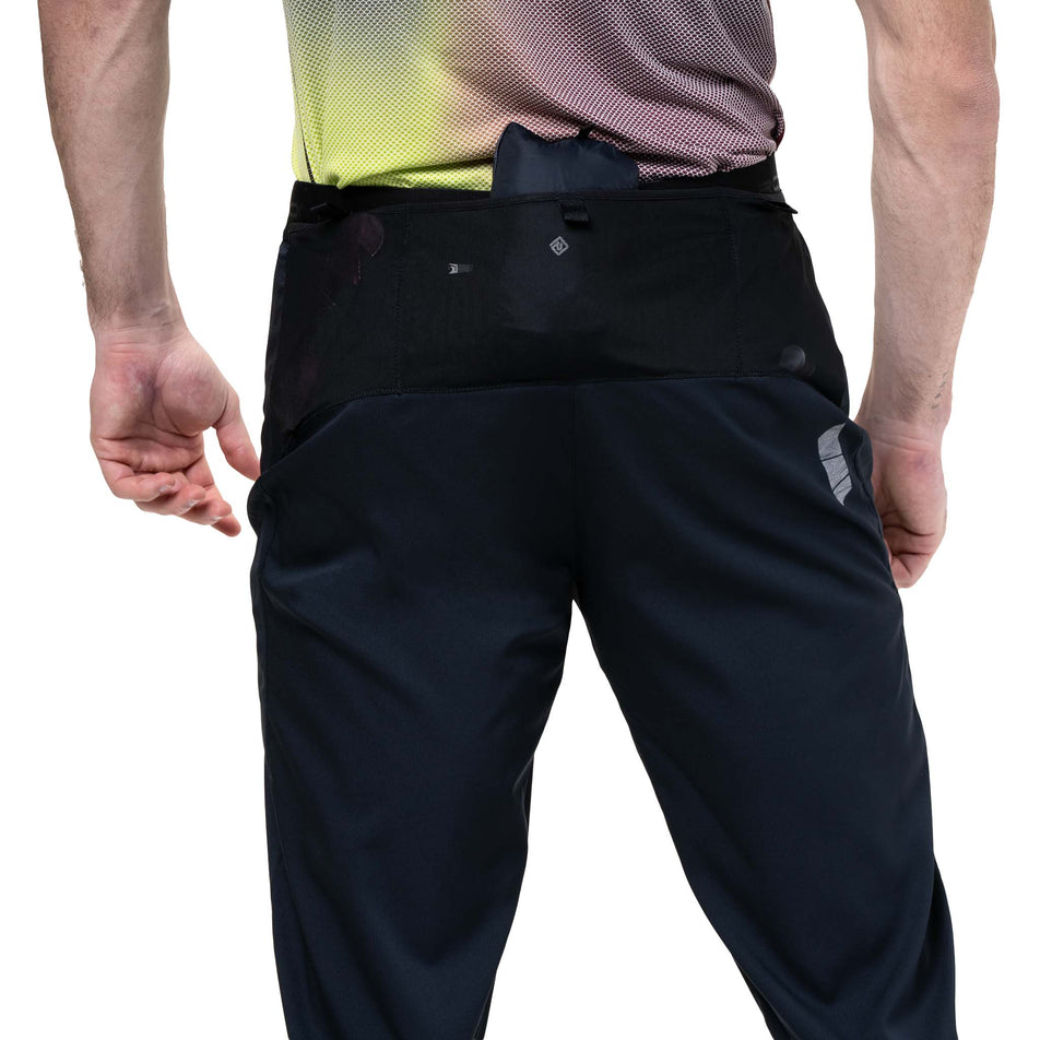 Close-up view of the storage on the back of the Ronhill Men's Tech All-Terrain Trackster in the All Black colourway. (8742887096482)