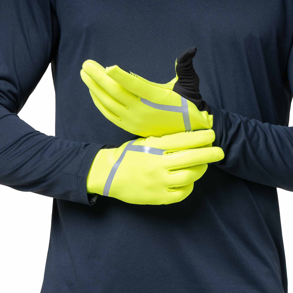 A model wearing a pair of Ronhill Unisex Wind-Block Glove in the Fluo Yellow colourway. (8749253329058)