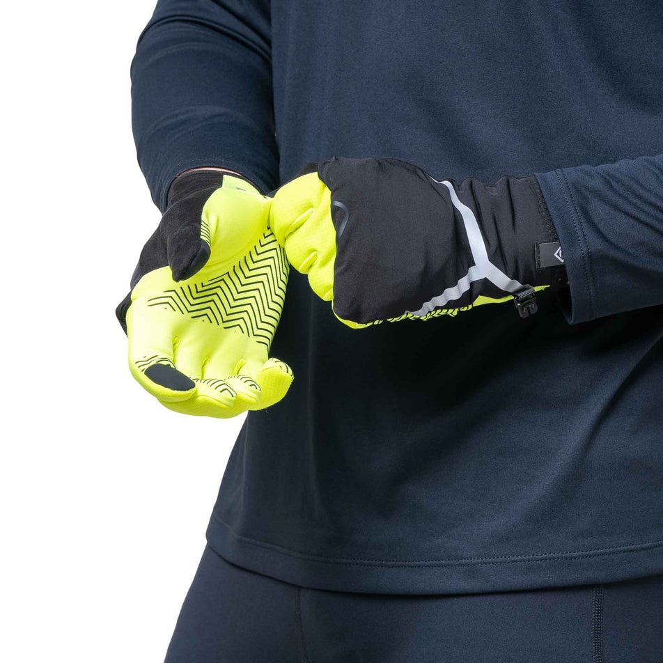 A model wearing a pair of Ronhill Unisex Wind-Block Convertible Glove in the Fluo Yellow/Black colourway. (8749302022306)