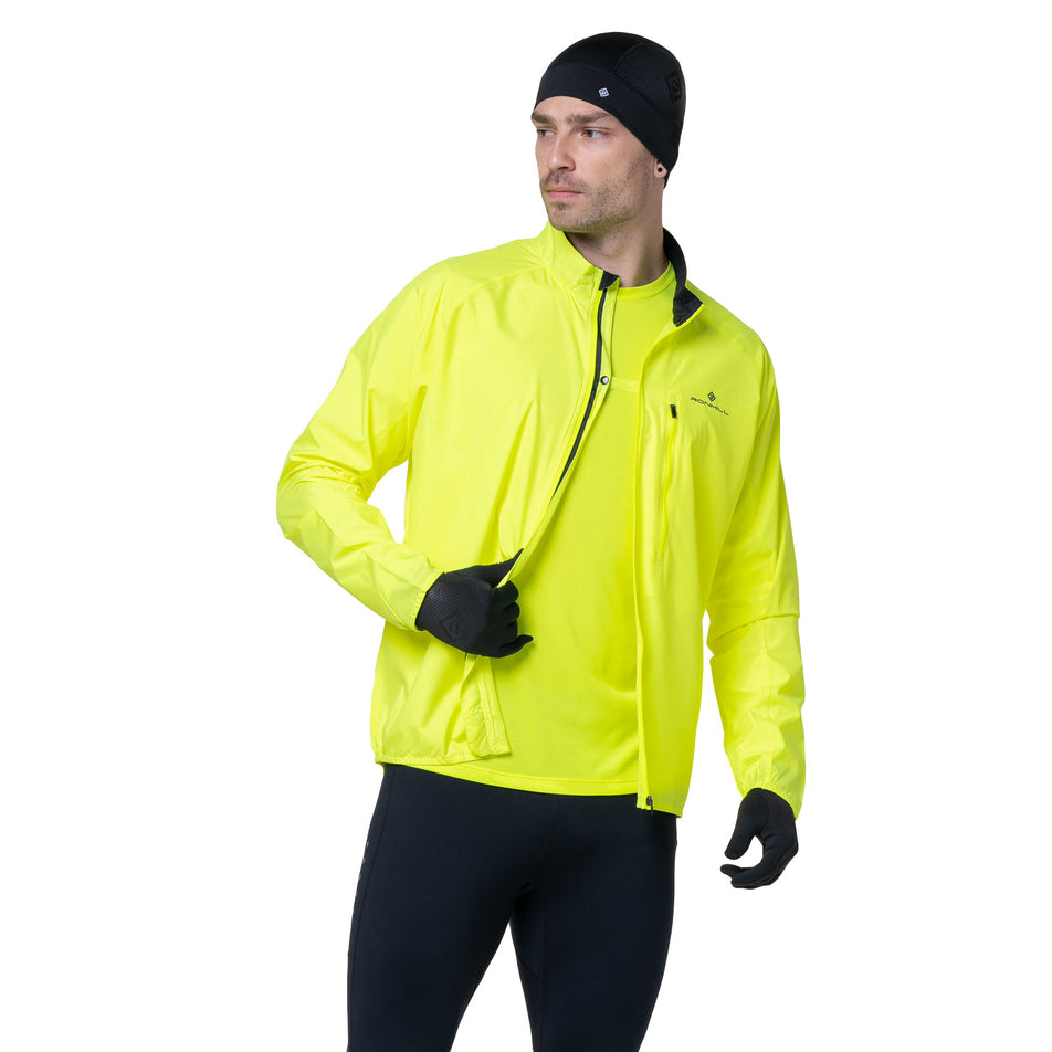The zip clip on the front of the Ronhill Men's Core Jacket in the Fluo Yellow/Black colourway. (8742893551778)