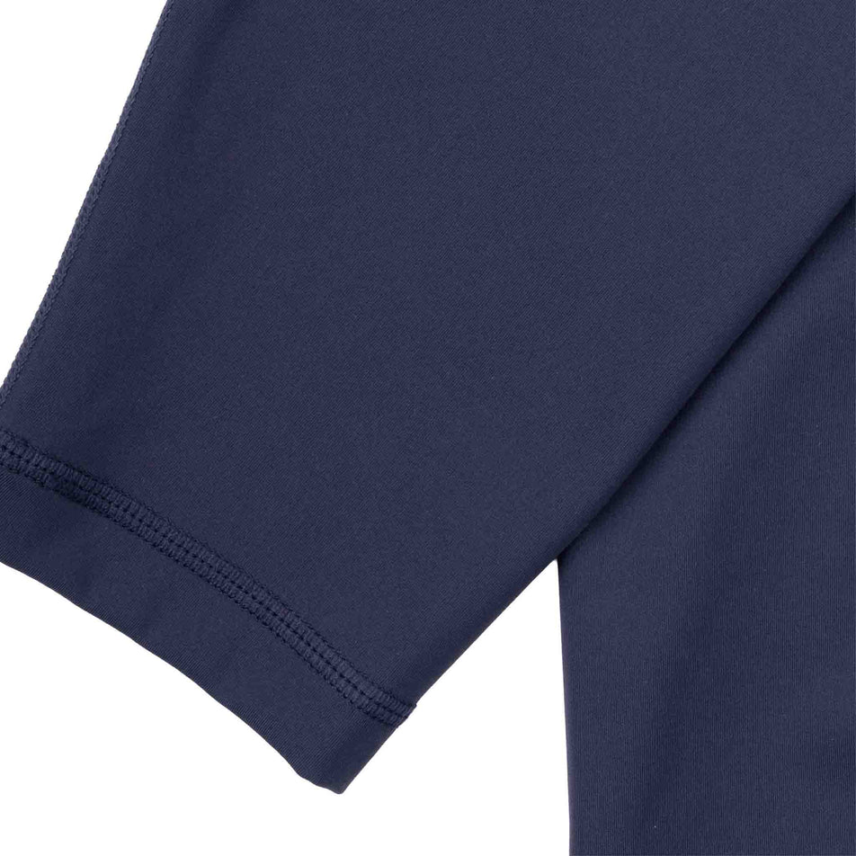 Close-up view of the end of the leg of the Ronhill Women's Tech Contour Tight in the Polar Night colourway.