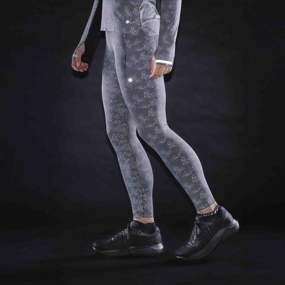 The reflective print on the Ronhill Women's Tech Reflect Lux Tight in the Black/Reflect colourway.