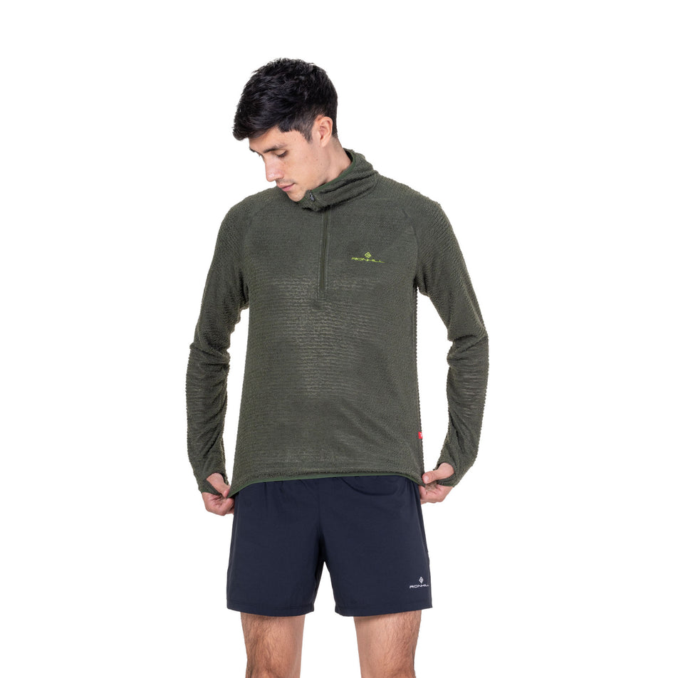Front view of a model wearing the Ronhill Men's Tech Winter Primaloft Hoodie in the Kelp/Zest colourway.