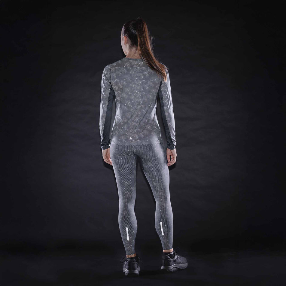 The reflective print on the Ronhill Women's Tech Reflect Lux L/S Tee in the Black/Reflect colourway.