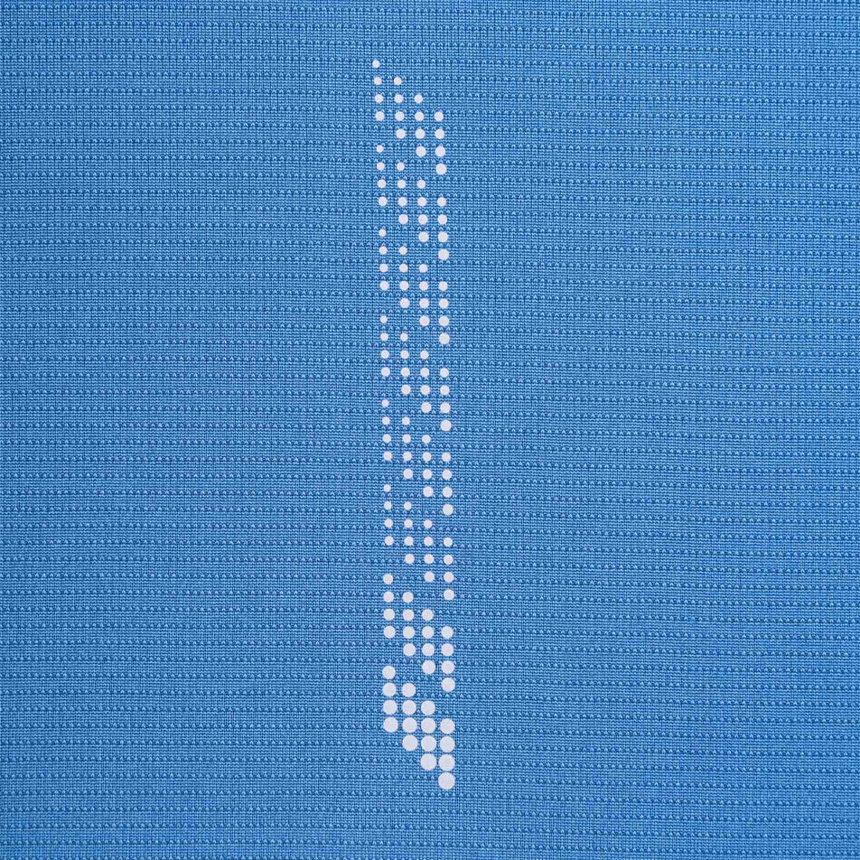 Close-up view of the reflective pattern on the Ronhill Men's Tech Reflect L/S Tee in the Glacier/Reflect colourway.