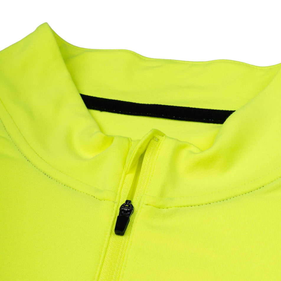 Close-up view of the collar of the Ronhill Men's Tech Reflect 1/2 Zip in the Fluo Zest/Reflect colourway.
