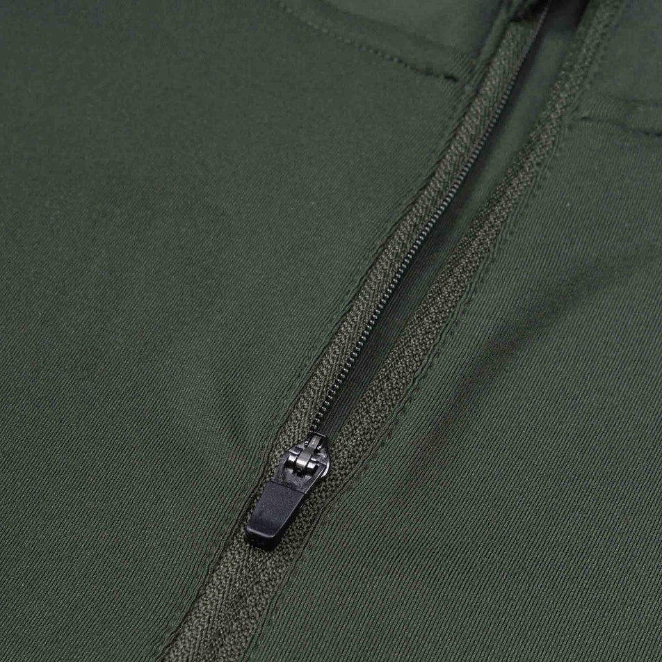 Close-up view of the front zip of Ronhill Men's Tech Reflect 1/2 Zip in the Kelp/Reflect colourway.