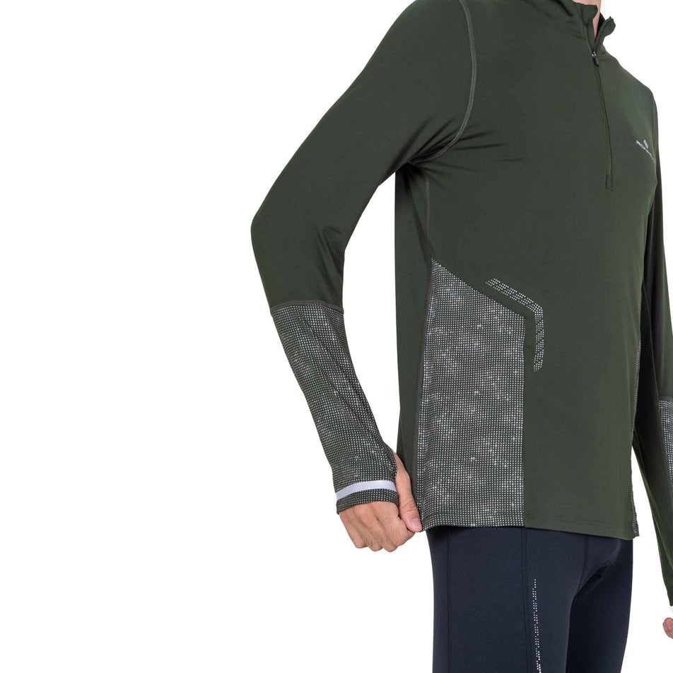 Side view of a model wearing Ronhill Men's Tech Reflect 1/2 Zip in the Kelp/Reflect colourway.