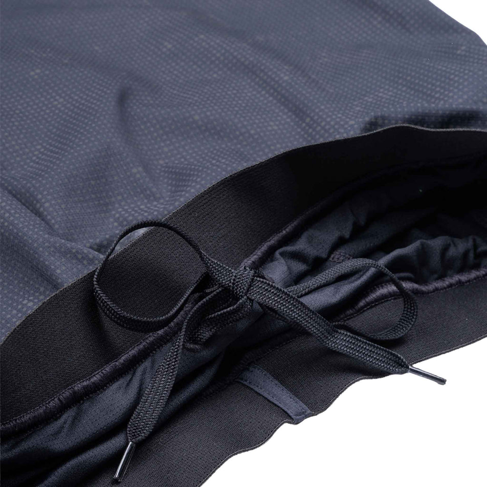 The drawcord on the Ronhill Men's Tech Reflect Lux 5