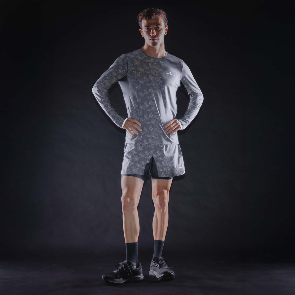 The reflective print on the Ronhill Men's Tech Reflect Lux 5