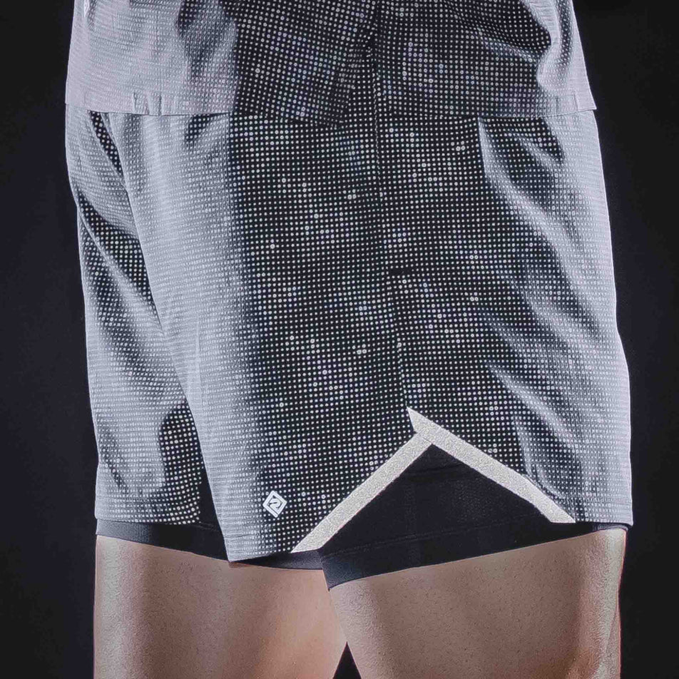 The reflective print on the Ronhill Men's Tech Reflect Lux 5