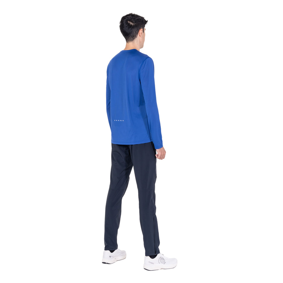 Back view of a model wearing the Ronhill Men's Core L/S Tee in the Dark Cobalt/Silver colourway.