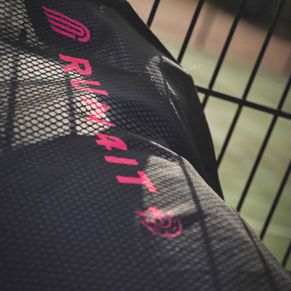 Close-up of the Pressio logo and Run4It branding on the back of the Pressio Run4It Run Club Men's Elite Tee. (8489110143138)