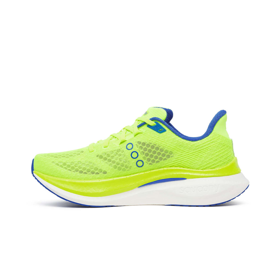 Medial view of the right shoe from a pair of Saucony Men's Endorphin Speed 5 Running Shoes in the Citron/Lapis colourway. (8654226555042)