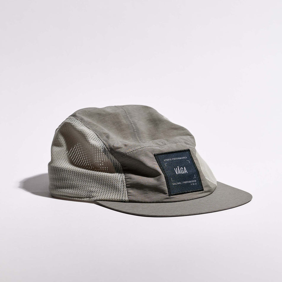 The VÅGA Unisex Mesh Flex Cap in the Mid Grey colourway.