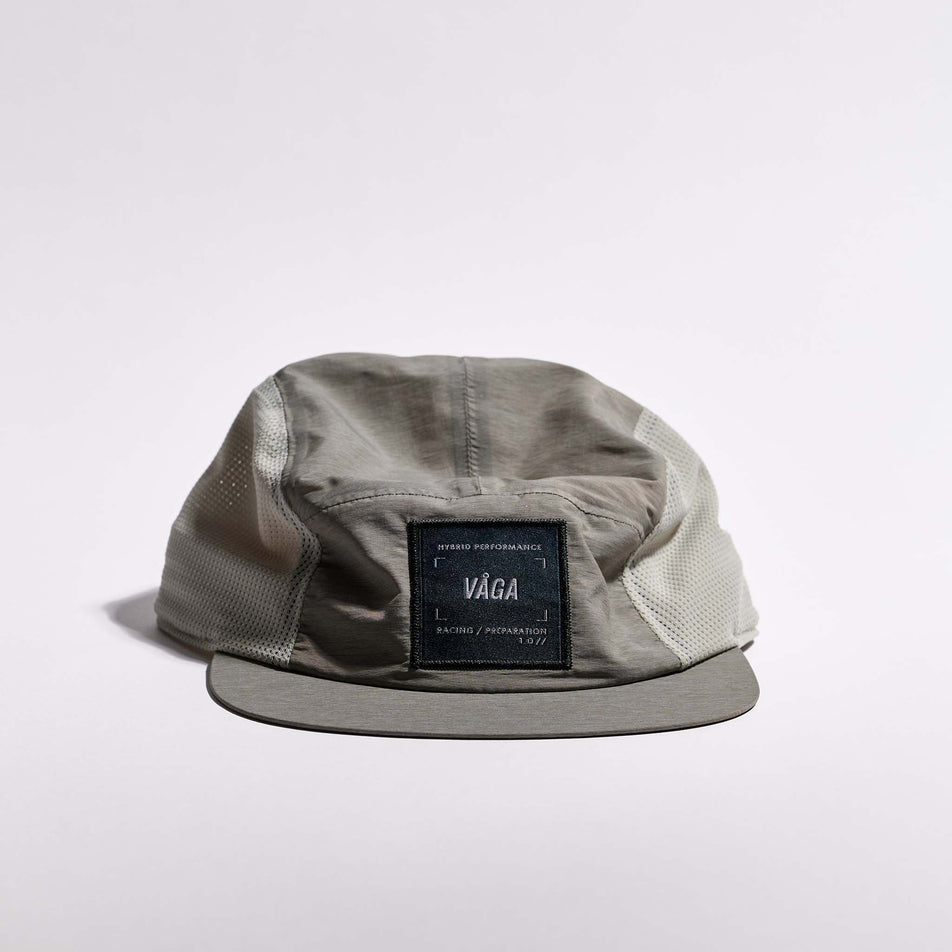 Front view of the VÅGA Unisex Mesh Flex Cap in the Mid Grey colourway.