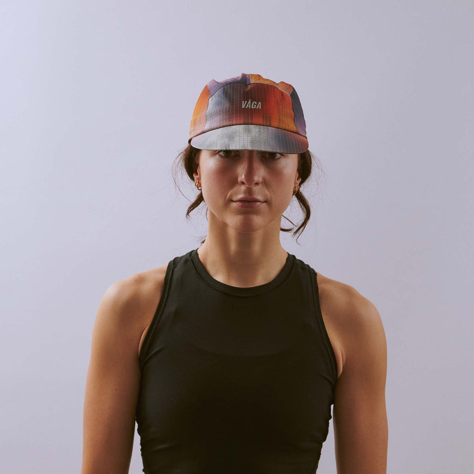 Front view of a model wearing the VÅGA Unisex Night Club Cap 2.0 in the Sunset colourway.