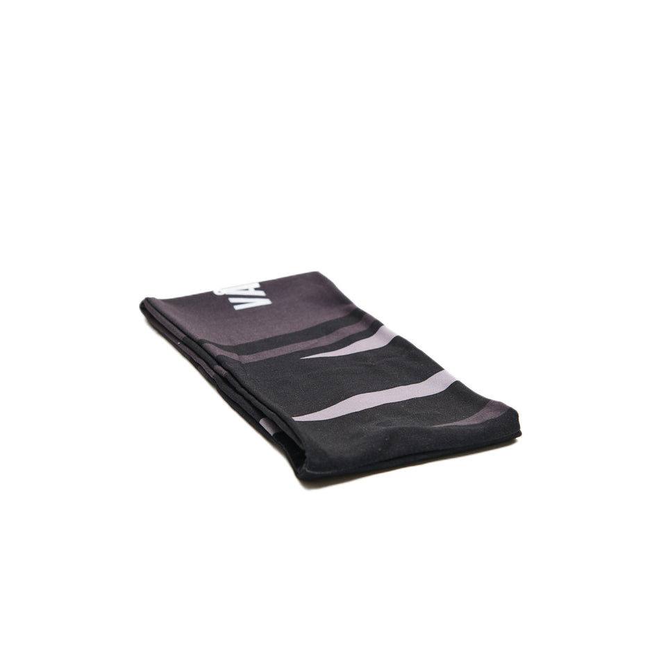 A VÅGA Unisex Club Headband in the Black/Charcoal/Grey colourway. (8596215431330)