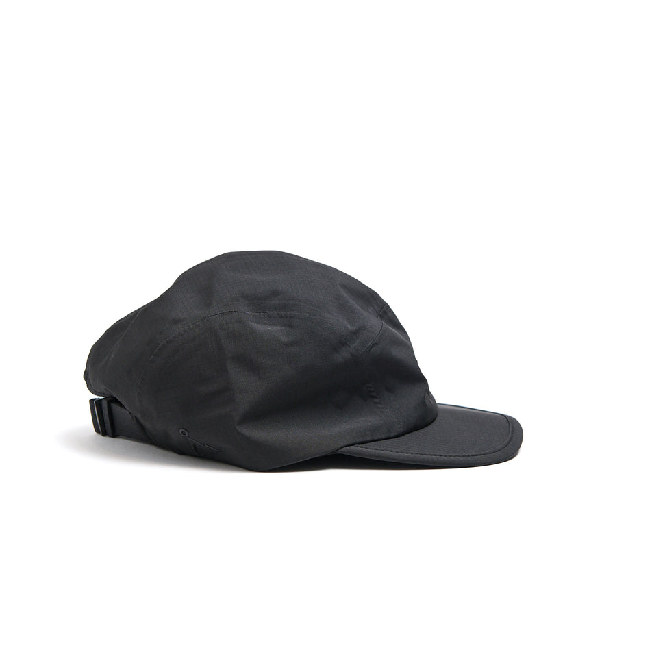 The right-side of a VÅGA Unisex Fell Cap 2.0 in the Black colourway. (8596248428706)