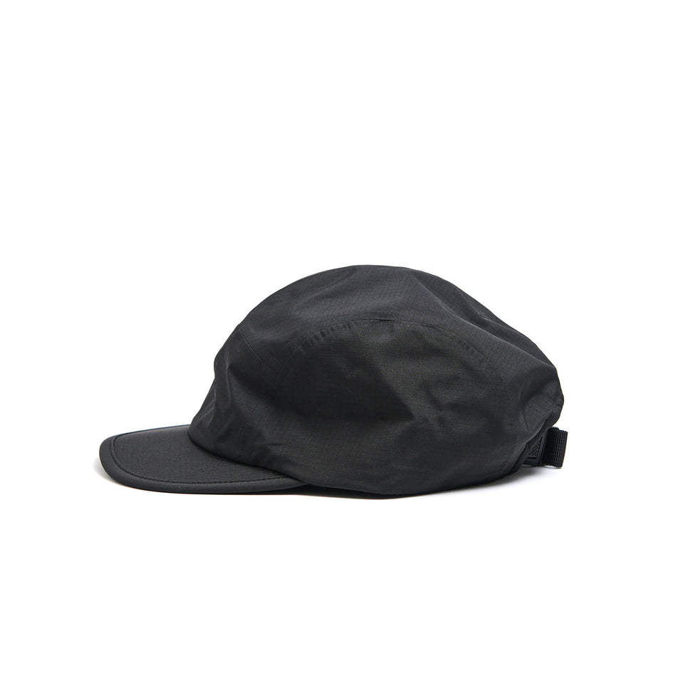 The left-side of a VÅGA Unisex Fell Cap 2.0 in the Black colourway. (8596248428706)