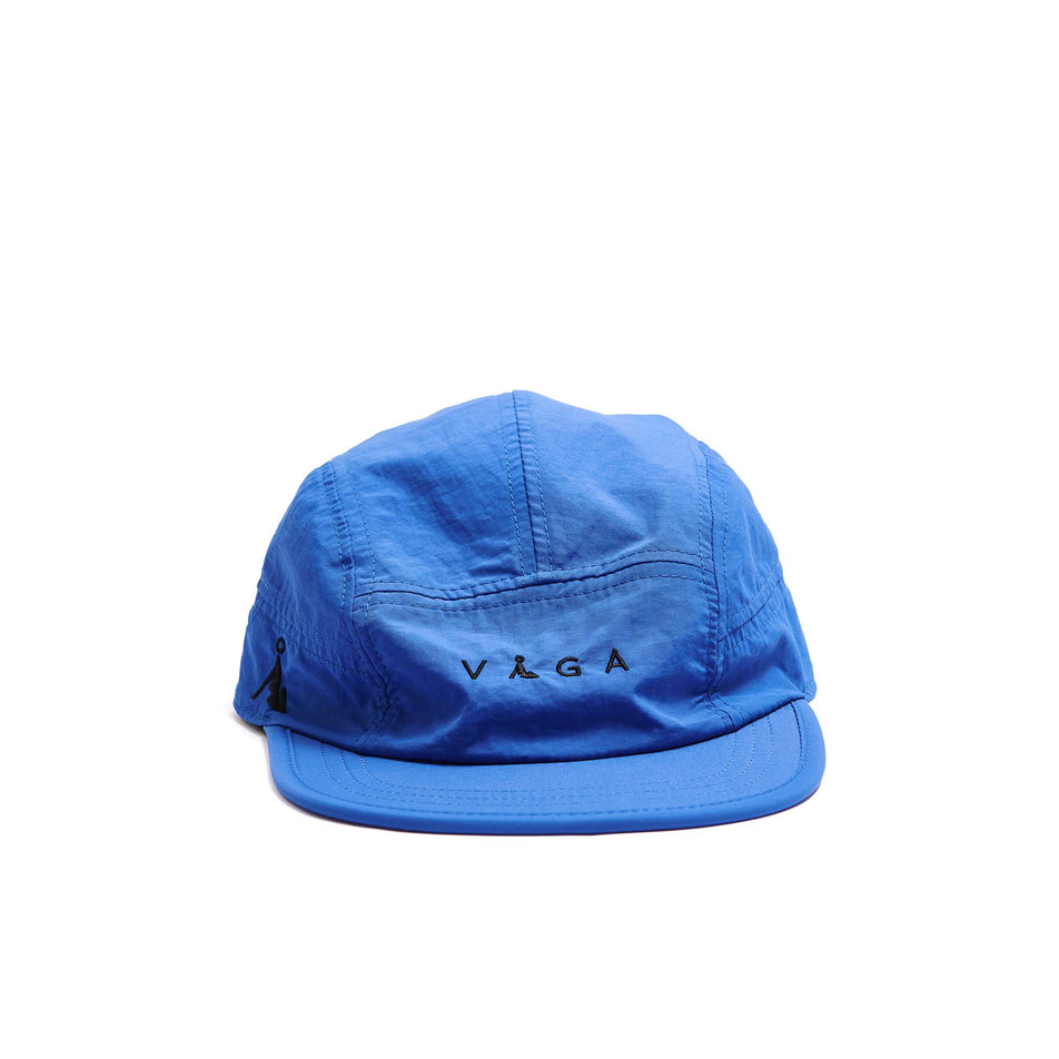 Front view of a VÅGA Unisex Fell Cap in the Royal Blue/Black colourway. (8486920552610)