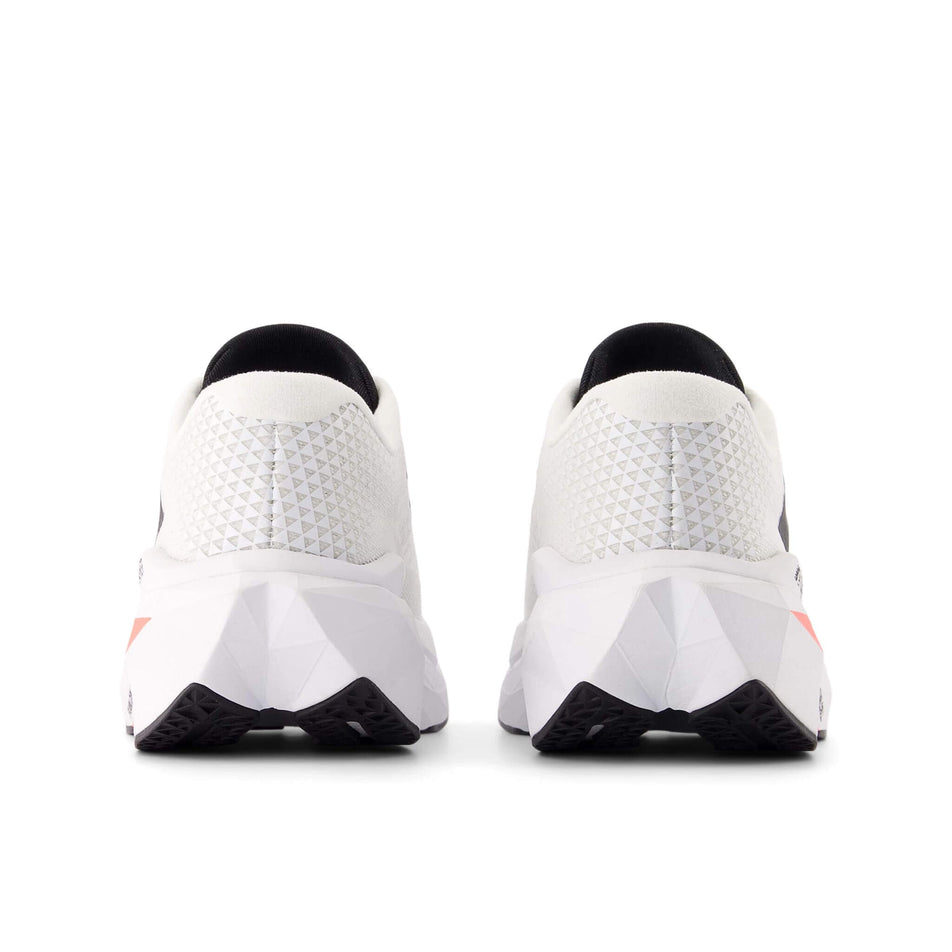 The back of a pair of New Balance Women's FuelCell SuperComp Trainer v3 Running Shoes in the Sea Salt colourway. (8713150431394)