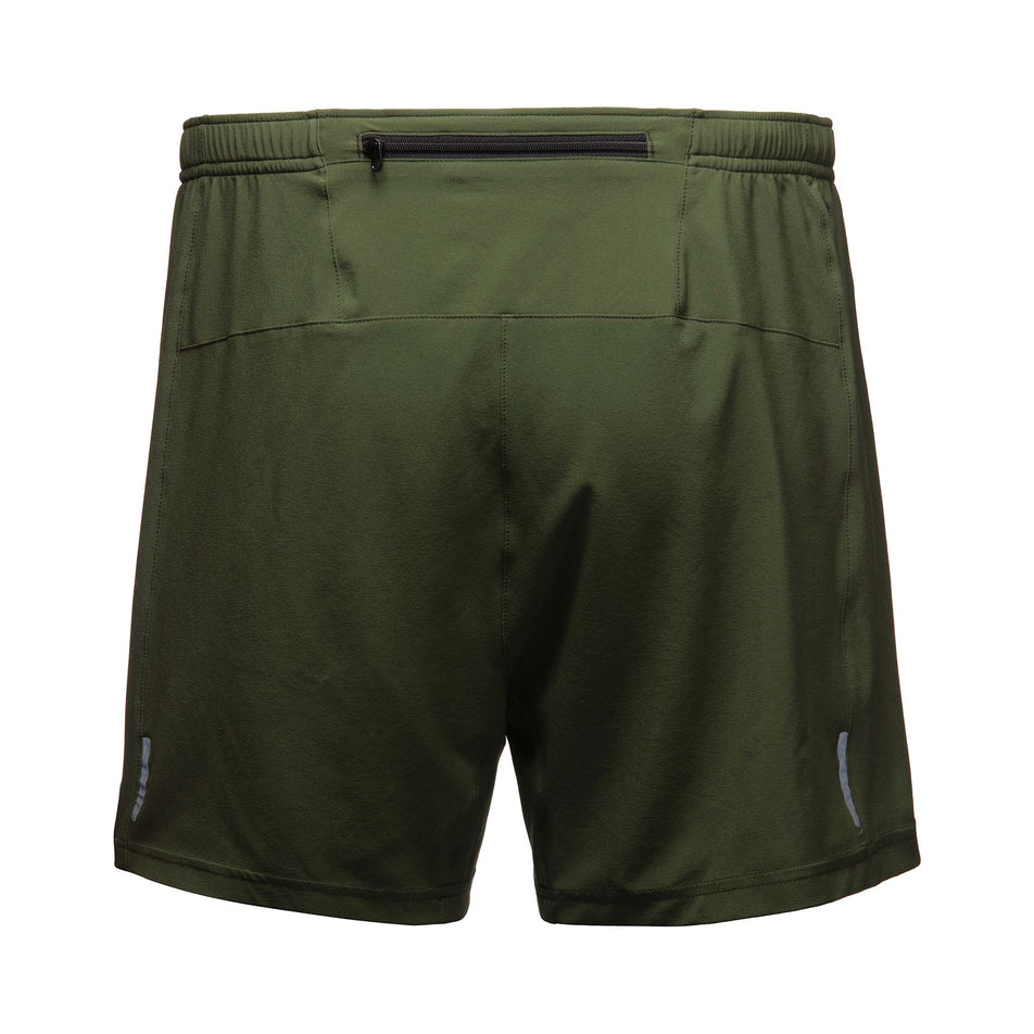 Behind view of men's gore wear r5 5 inch shorts (7239173472418)