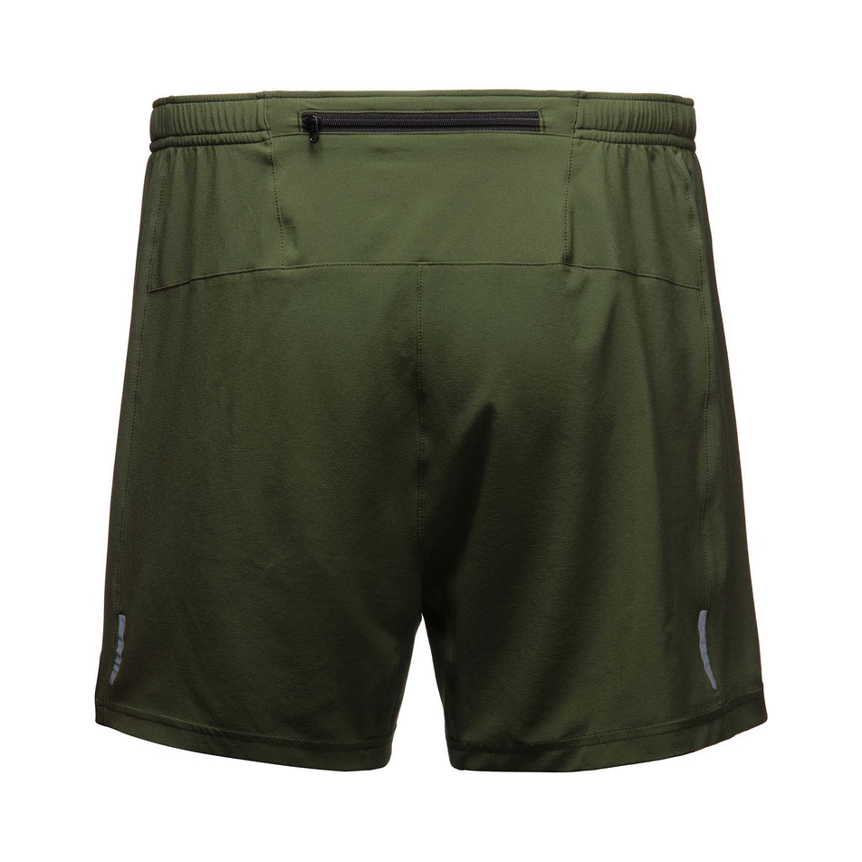 Behind view of men's gore wear r5 5 inch shorts (7239173472418)