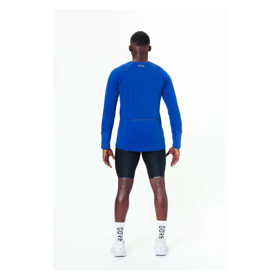 Back model view of men's gore wear energetic long sleeve shirt in blue (7518258102434)
