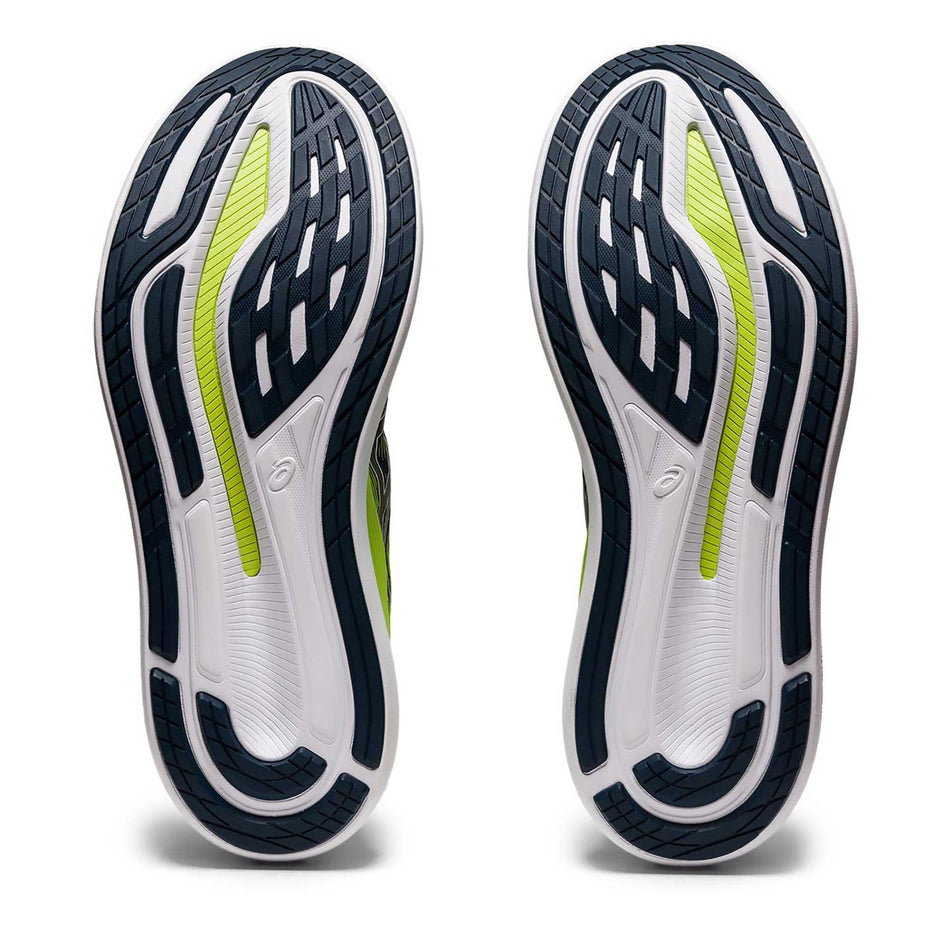 The full outsole on the right and left shoes from a pair of men's Asics Glideride 2 (6893964722338)