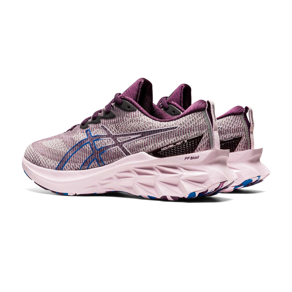 Lateral angled view of Asics | Women's Novablast 2 LE Running Shoes (7215162458274)